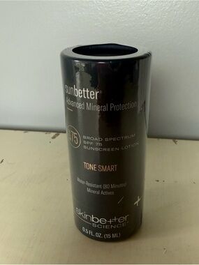 1 tube of Skinbetter Science Sunbetter SPF 75
Sunscreen Lotion
